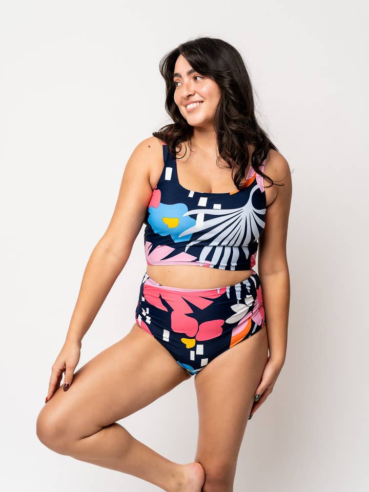 Blå blomsterbadetop med firkantet hals for engroshandel hos Coral Reef Swim