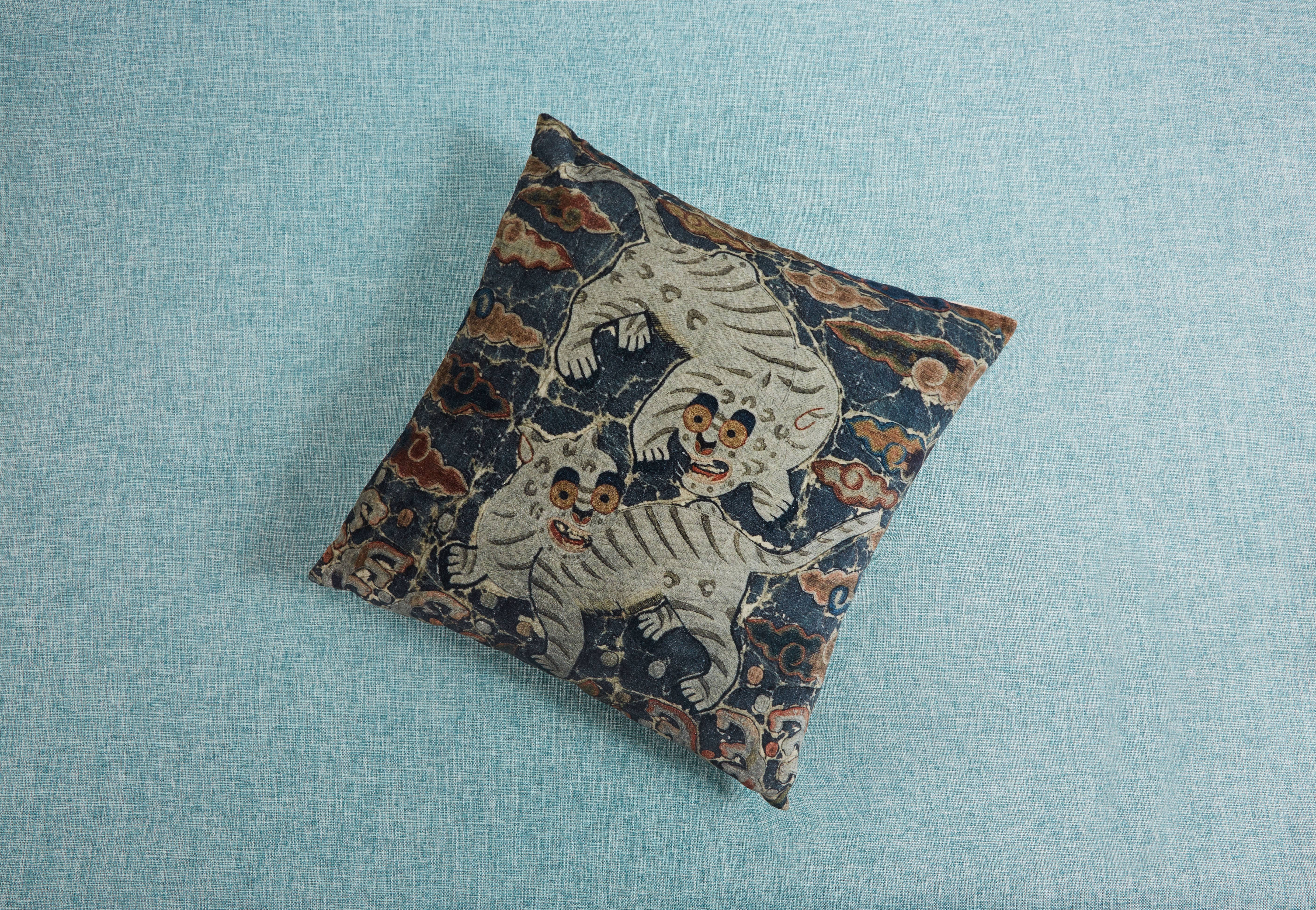 Siren Song - Wholesale Throw/Decorative Pillow - Tiger Velvet Pillow 18"x18"1