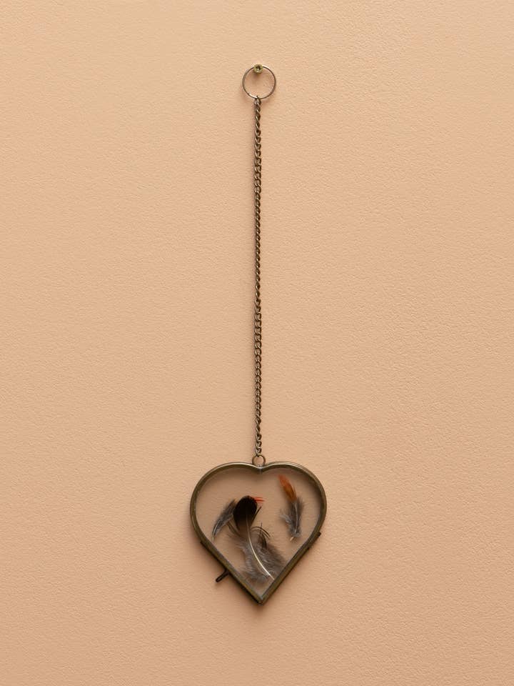 Small hanging heart photo frame for wholesale by Chehoma USA