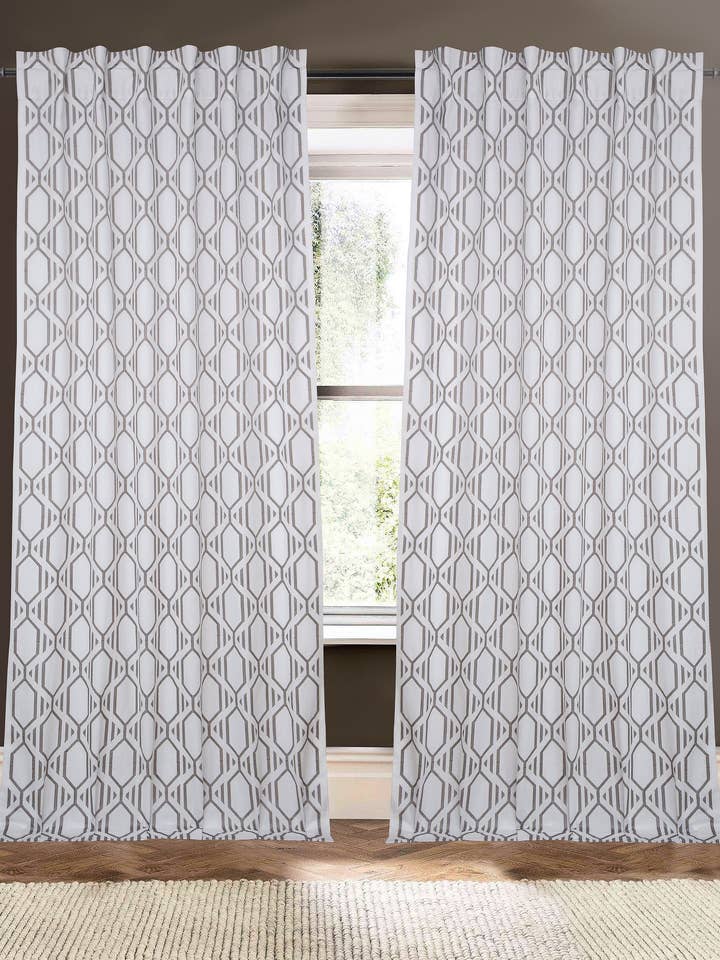 Drapé en mélange de lin et coton Luxe Blanc 96" pour la vente par Creative Threads, Inc.