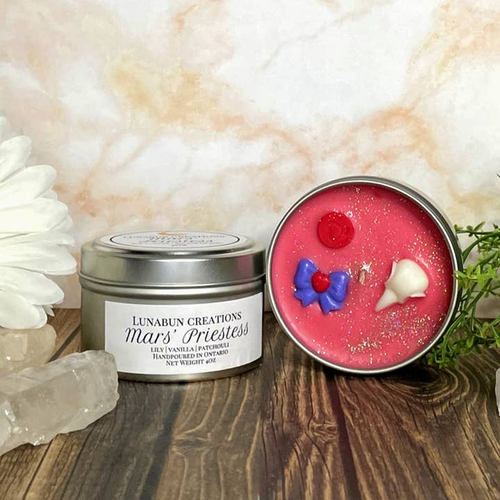 Mars' Priestess | Bougie en cire de soja de 4 oz inspirée de Sailor Moon pour la vente par LunaBun Creations