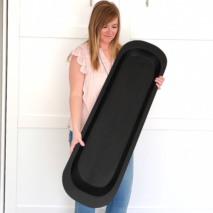 Bol en bois peint noir – Centre de table pour la vente par My Grounded Living