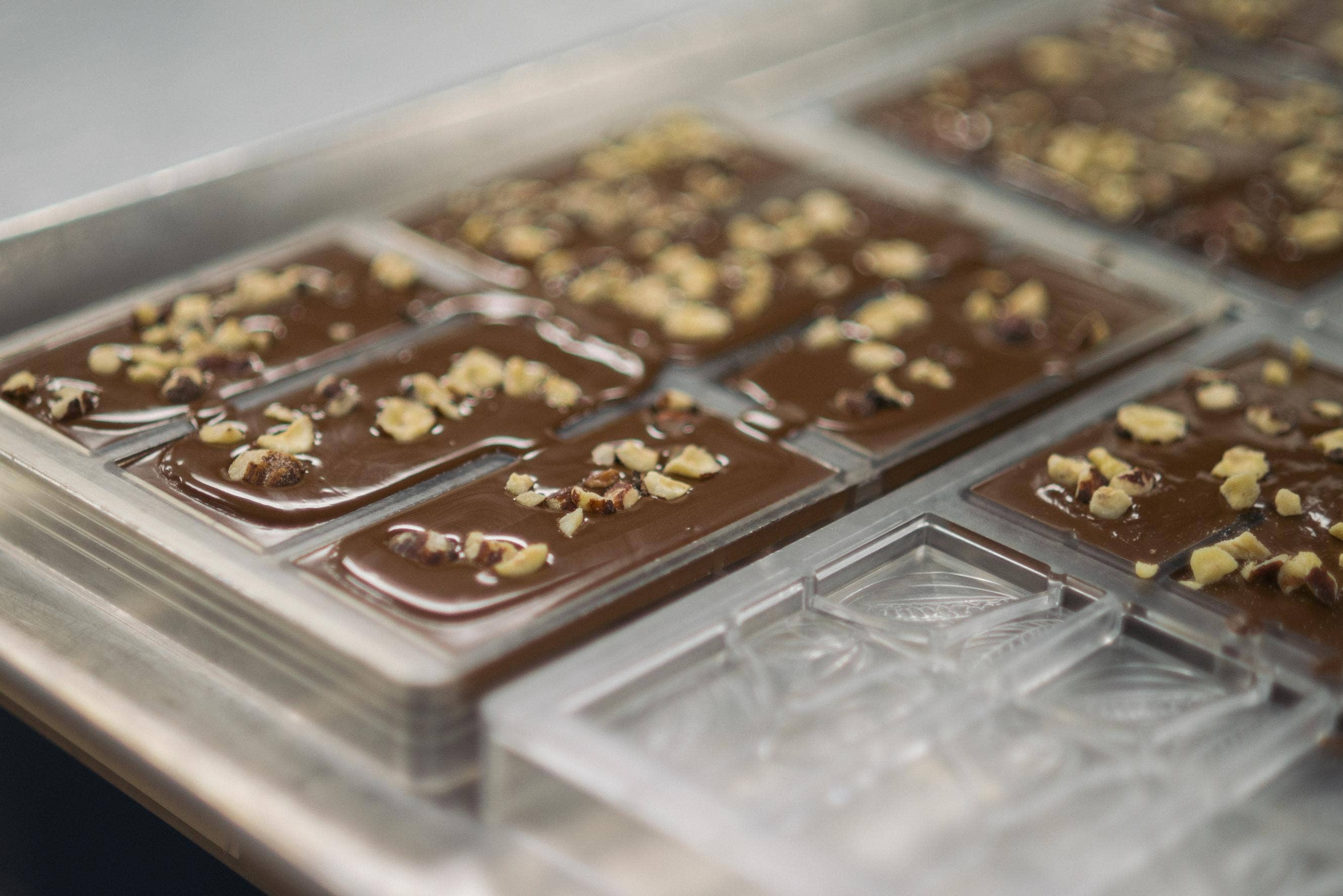 The GOOD Chocolatier - Venta al por mayor Chocolate - CASE Avellana tostada 50%  2