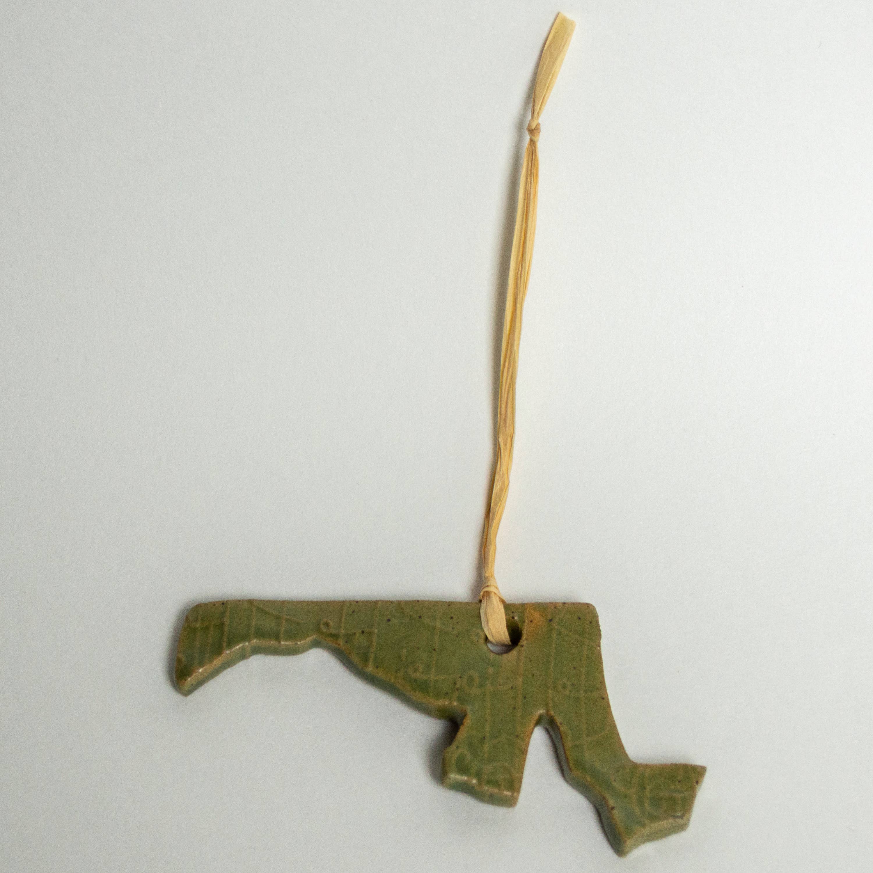 White Squirrel Clayworks – wholesale Prydnad – Asst Färg- Maryland State handgjorda stengodsprydnader0