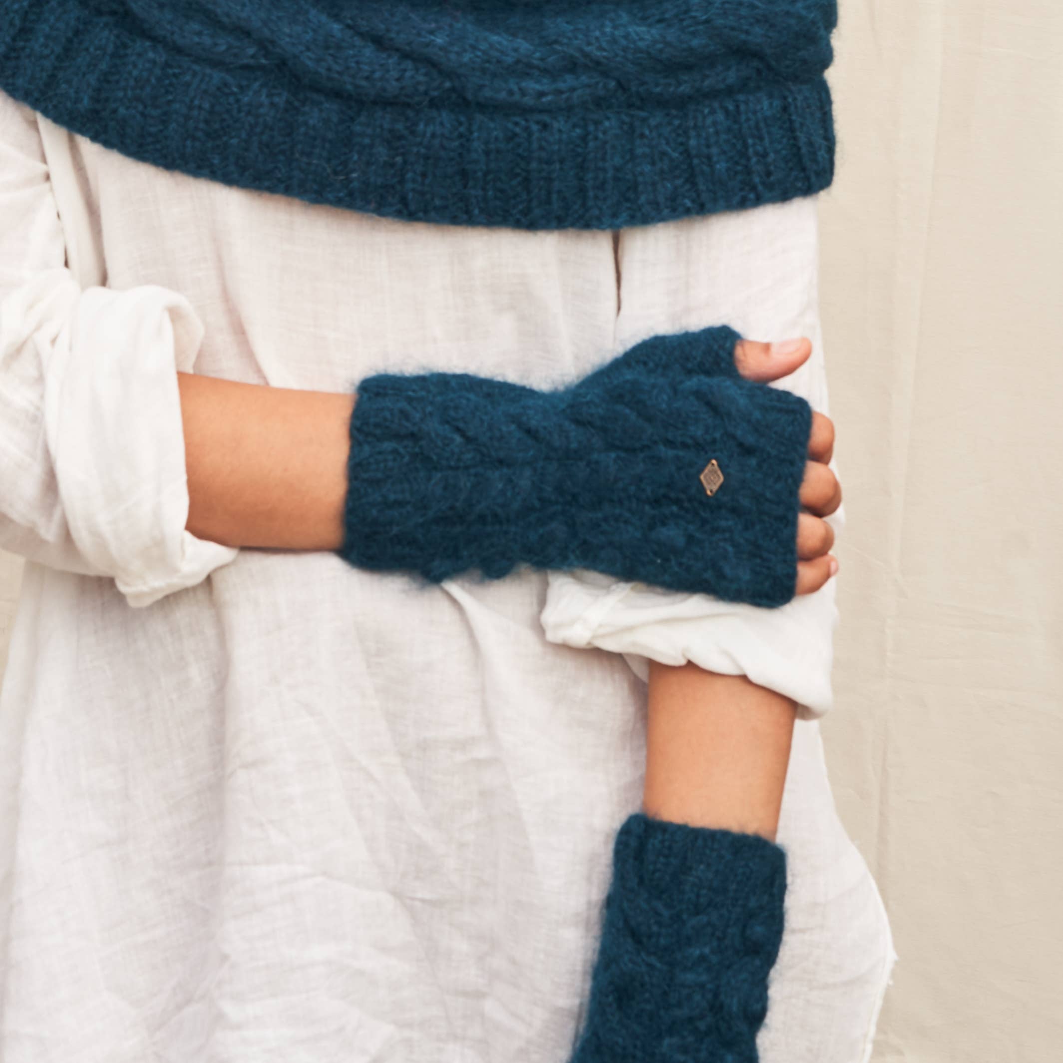 Emilime - Wholesale Gloves - Women's - Pyre Fingerless Gloves5