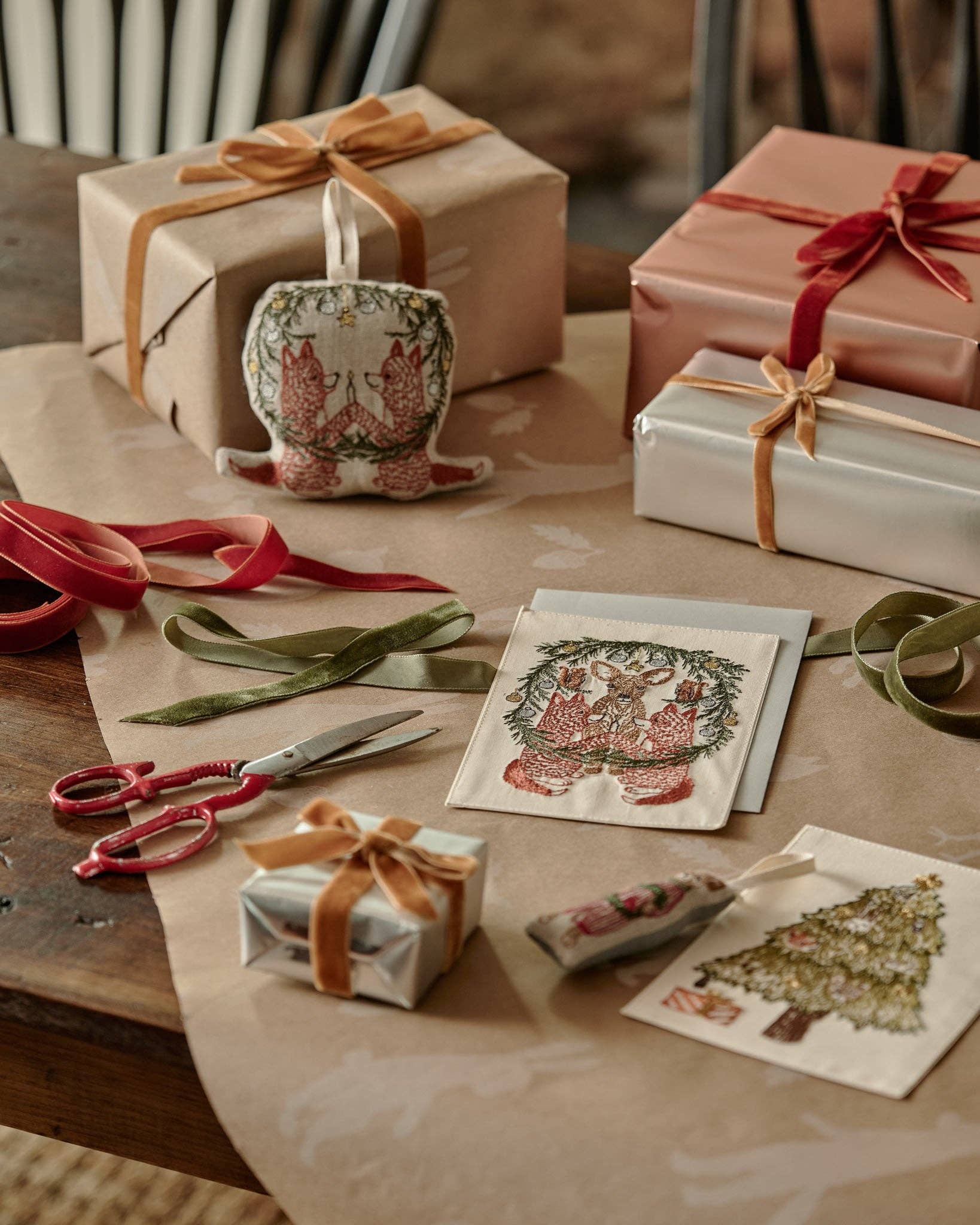 Coral & Tusk – Engroshandel Pynt – Mus med krans som julepynt4