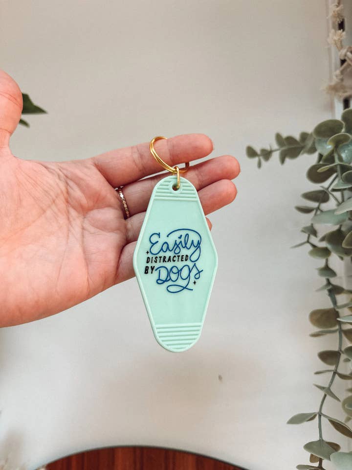 Llavero Fácilmente Distraído por Perros para venta al por mayor de Powered By Daisies