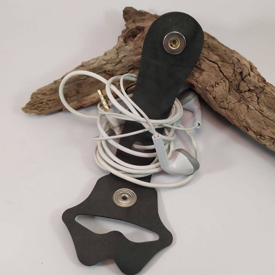 Urban River – Großhandel Schmuckständer & -display – Kabelbinder im Mund1