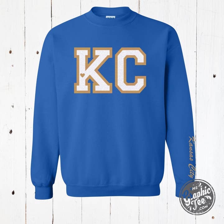 *GROOTHANDEL* Royal KC Glitter Applicatie Crewneck Sweatshirt voor wholesale door The Graphic Tee