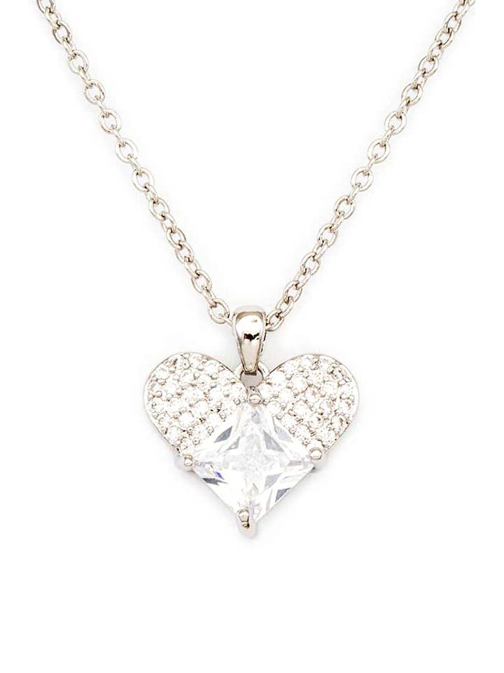 Collier avec pendentif cœur en zircone cubique pour la vente par Artini Accessories