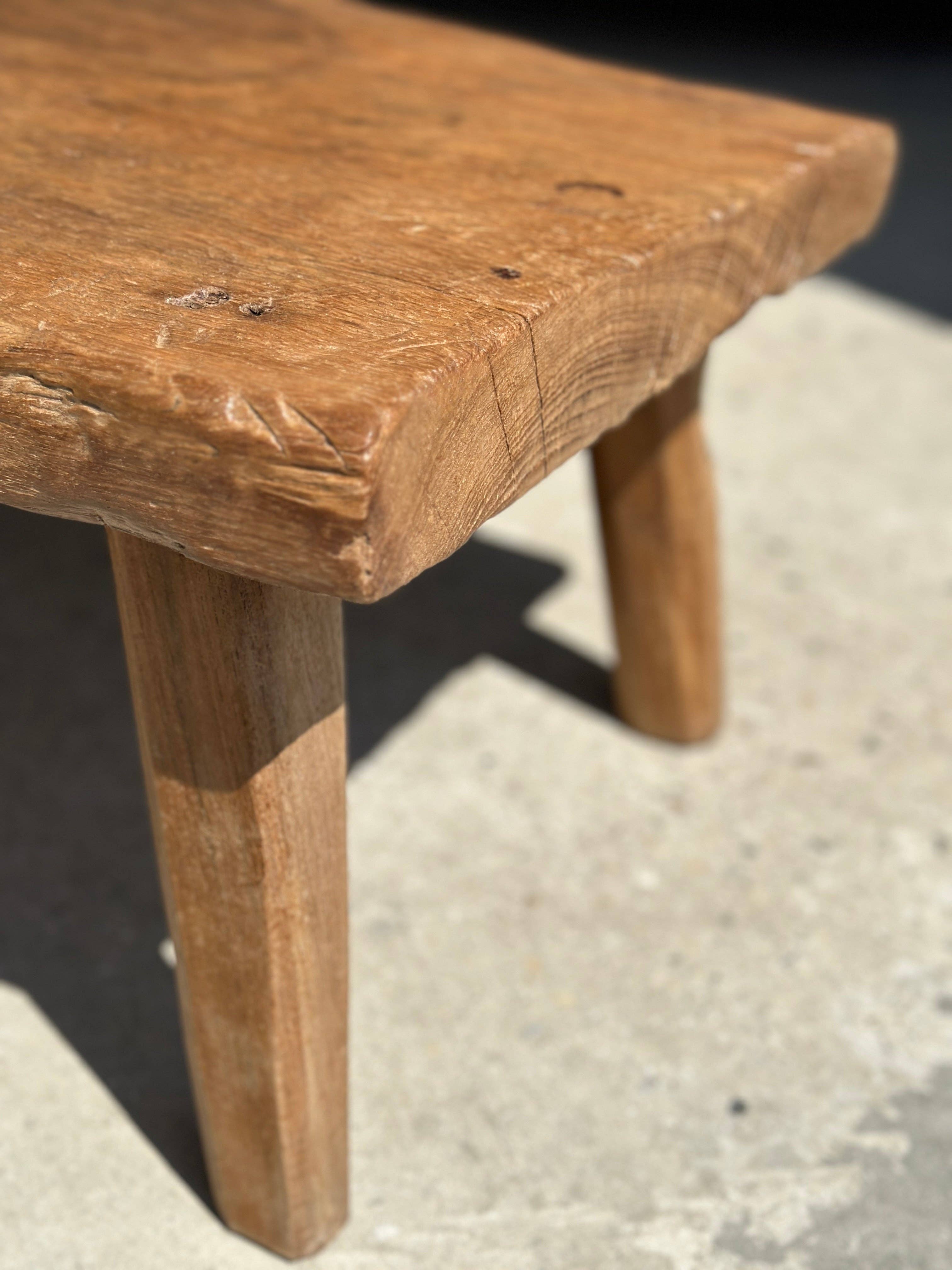 Office Objets – Großhandel Beistelltisch – Kleiner leichter Couchtisch aus hellem Teakholz mit vier Beinen H: 30 L: 63,5 B: 40 cm50