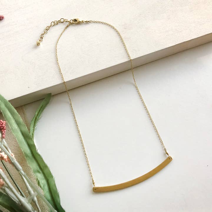 WorldFinds - Wholesale Pendant/Charm Necklace - Curved Bar Necklace - Gold0