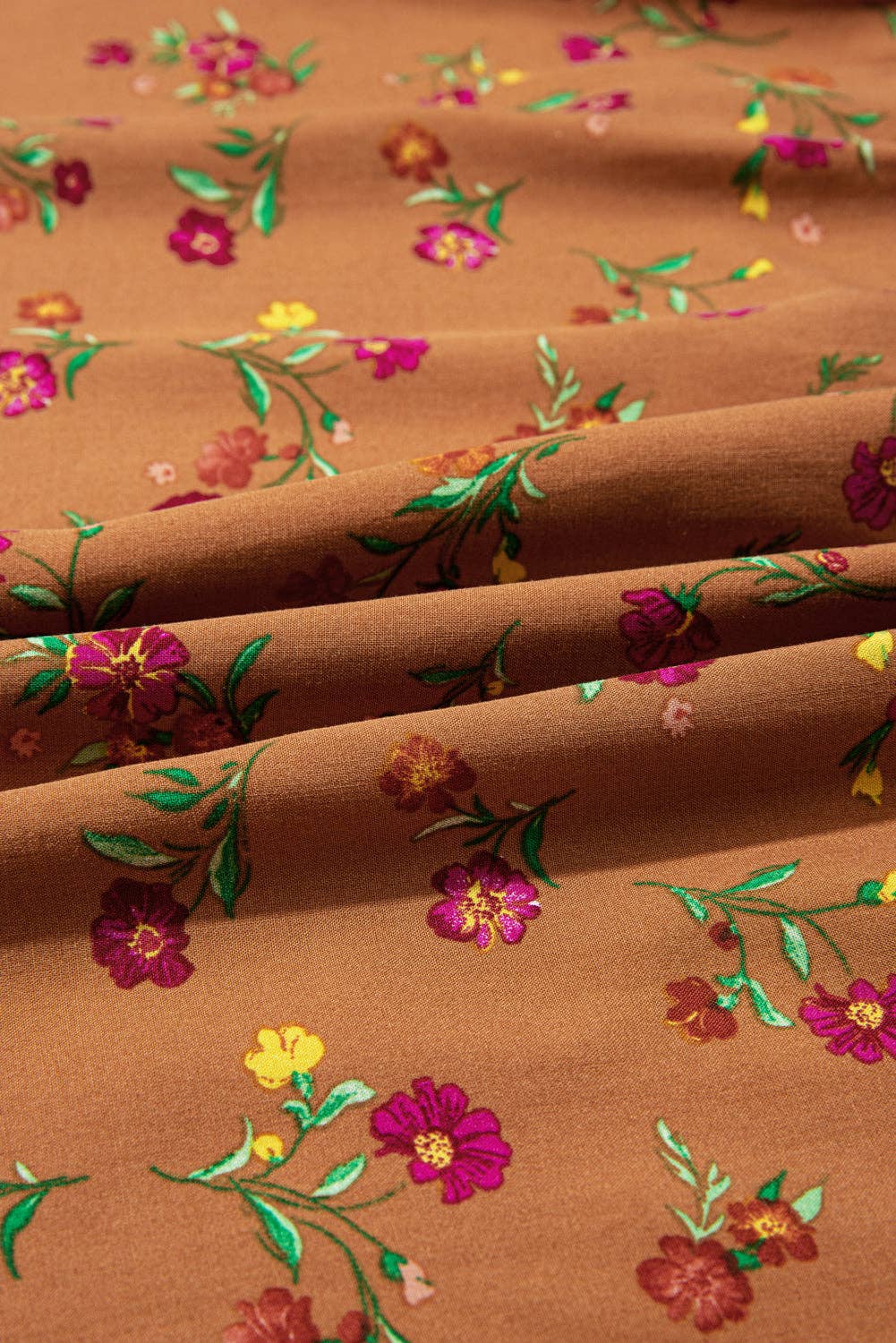 Marron Robe à volants à manches à volants et col en V à fleurs grande taille en vente sur Faire9