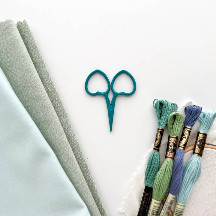 Matryoshka Doll Shop - Wholesale Scissors - Small Heart scissors, tiny embroidery scissors, little snips3