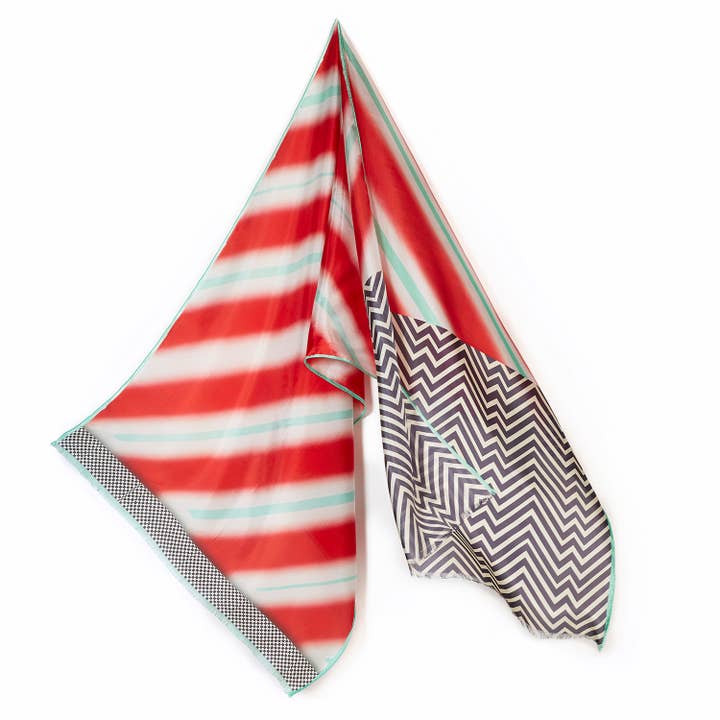 Hellen van Berkel HeartMadePrints - Wholesale Scarf - Women's - Diagonal pink scarf 100% silk
