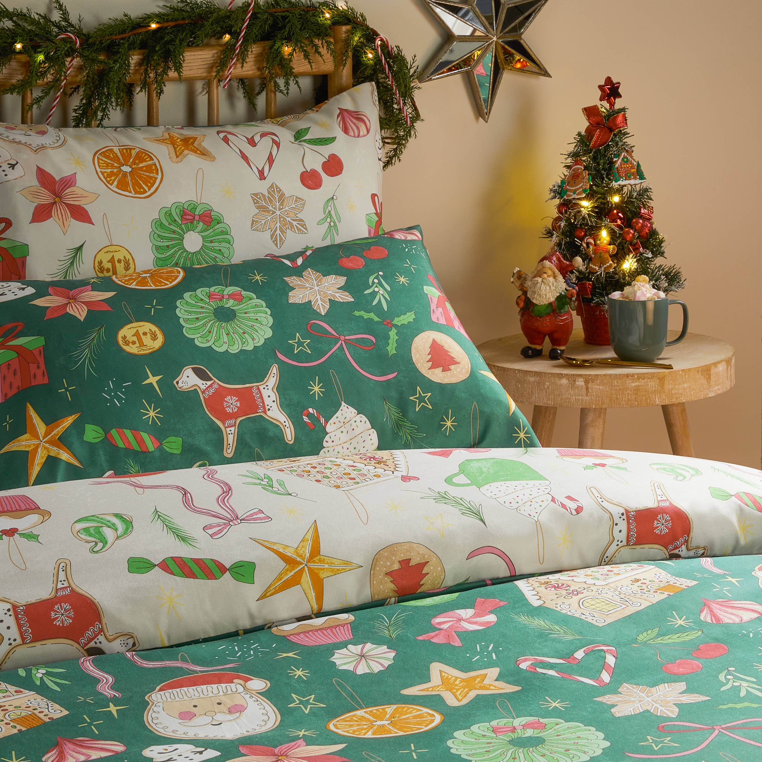 Festive Treats Printed Soft Touch Duvet Cover Set Emerald for wholesale on Faire1
