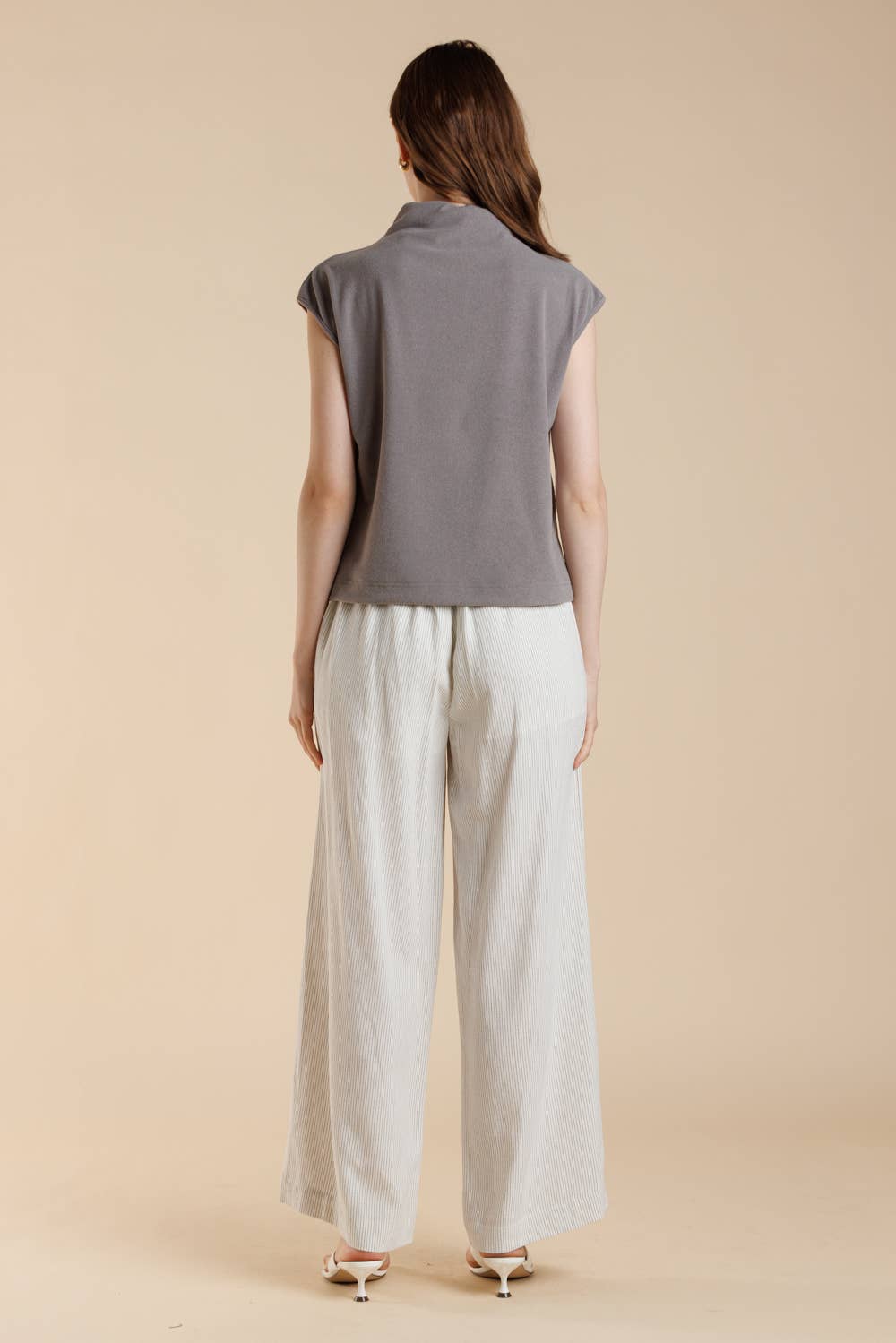 A & SHE – wholesale T-shirt – women's – Essential Soft Touch Brushed Knit Mock Neck Sleeveless Top9