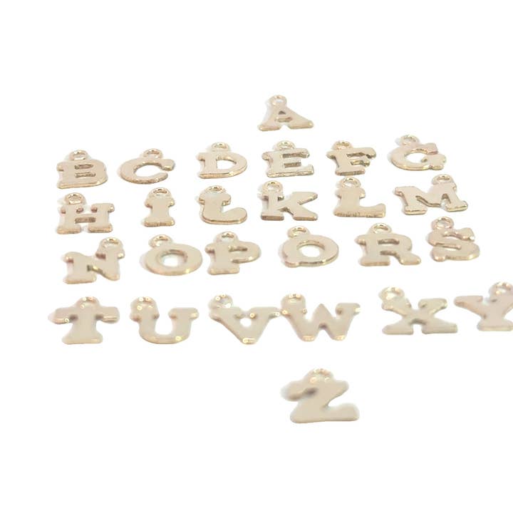 Blokbrevcharme, 14K ægte guldfyldte blokbogstavcharme, A til Z bogstavcharme (0,5 mm tyk) for engroshandel hos Purity Beads