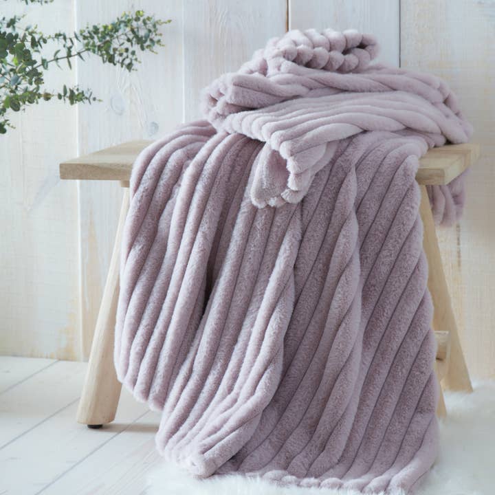 Morritz Throw by Appletree Hygge in Mauve 130 x 180cm for wholesale by UW Home