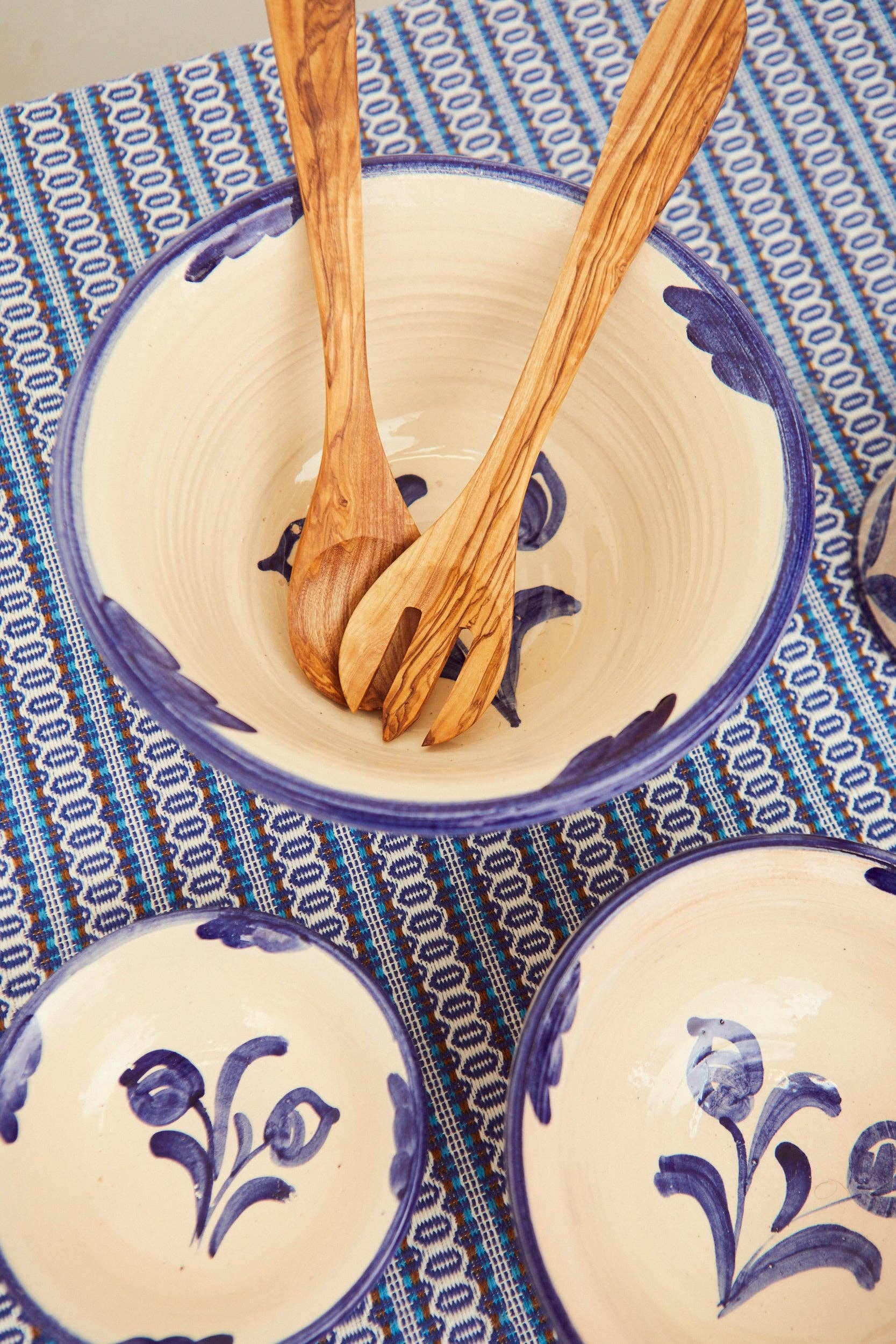 Eturel Madrid - Wholesale Serve Bowl - Set of blue granaíno ceramic bowls1