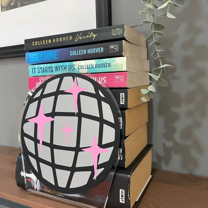 Buba Goods – Großhandel Buchstütze – Buchstütze aus Acryl mit Discokugel, Heimdekor6