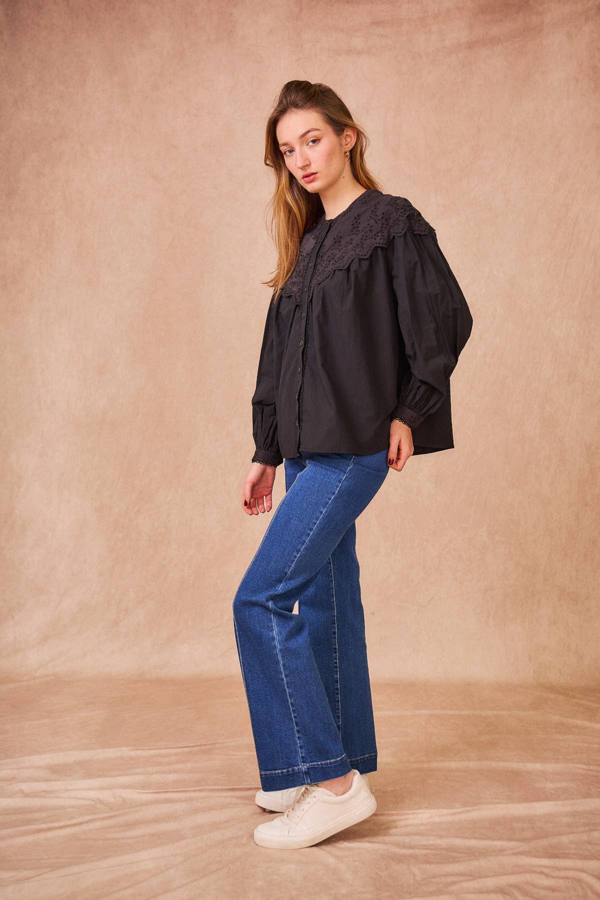 Calie Paris - Vendita all'ingrosso Camicetta - Donna - Blusa ALBERTINE in cotone popeline con ricamo1