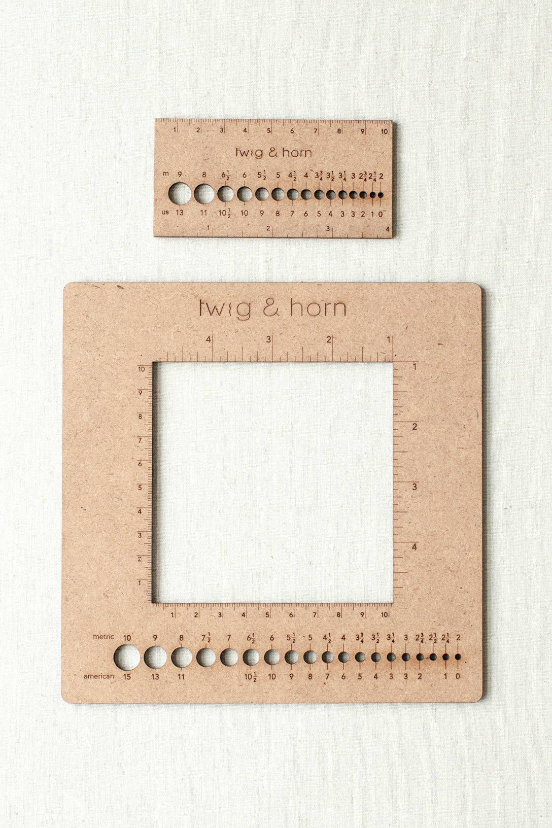 Quince & Co. – Engroshandel Strikke-/hækleartikler – Twig & Horn firkantet måler2