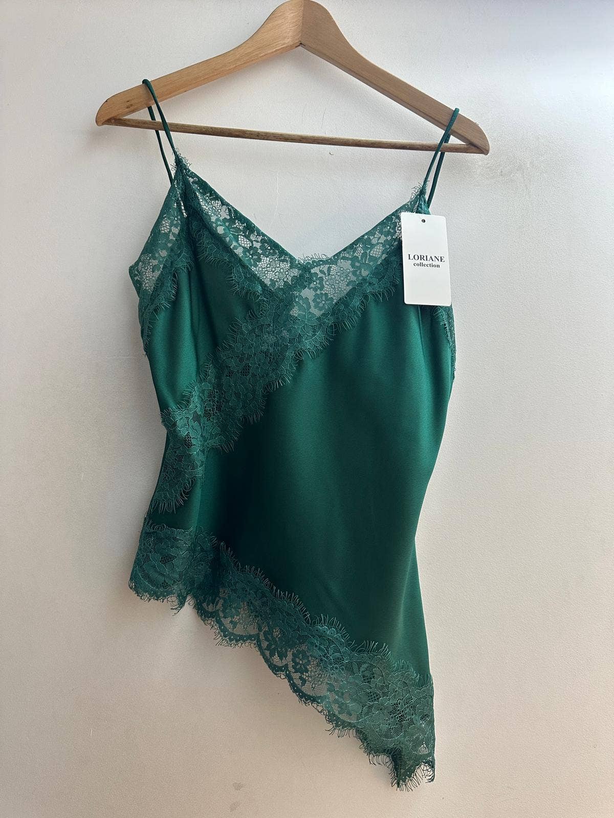 LORIANE - Vente Débardeur – femme - 7462 Haut à bretelle asymétrique en satin6