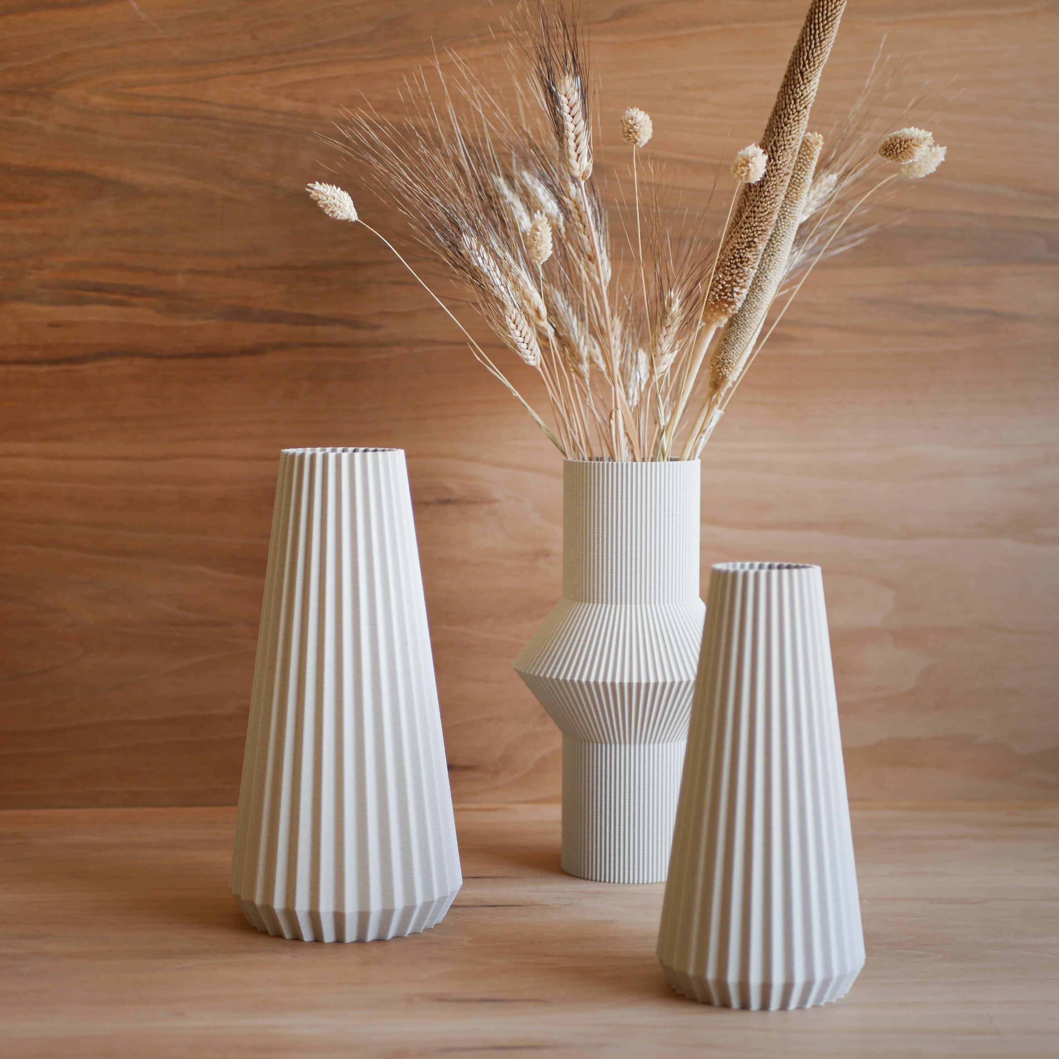 Mist White Off-white vase OISHO - perfect for fresh or dried flowers for wholesale on Faire2