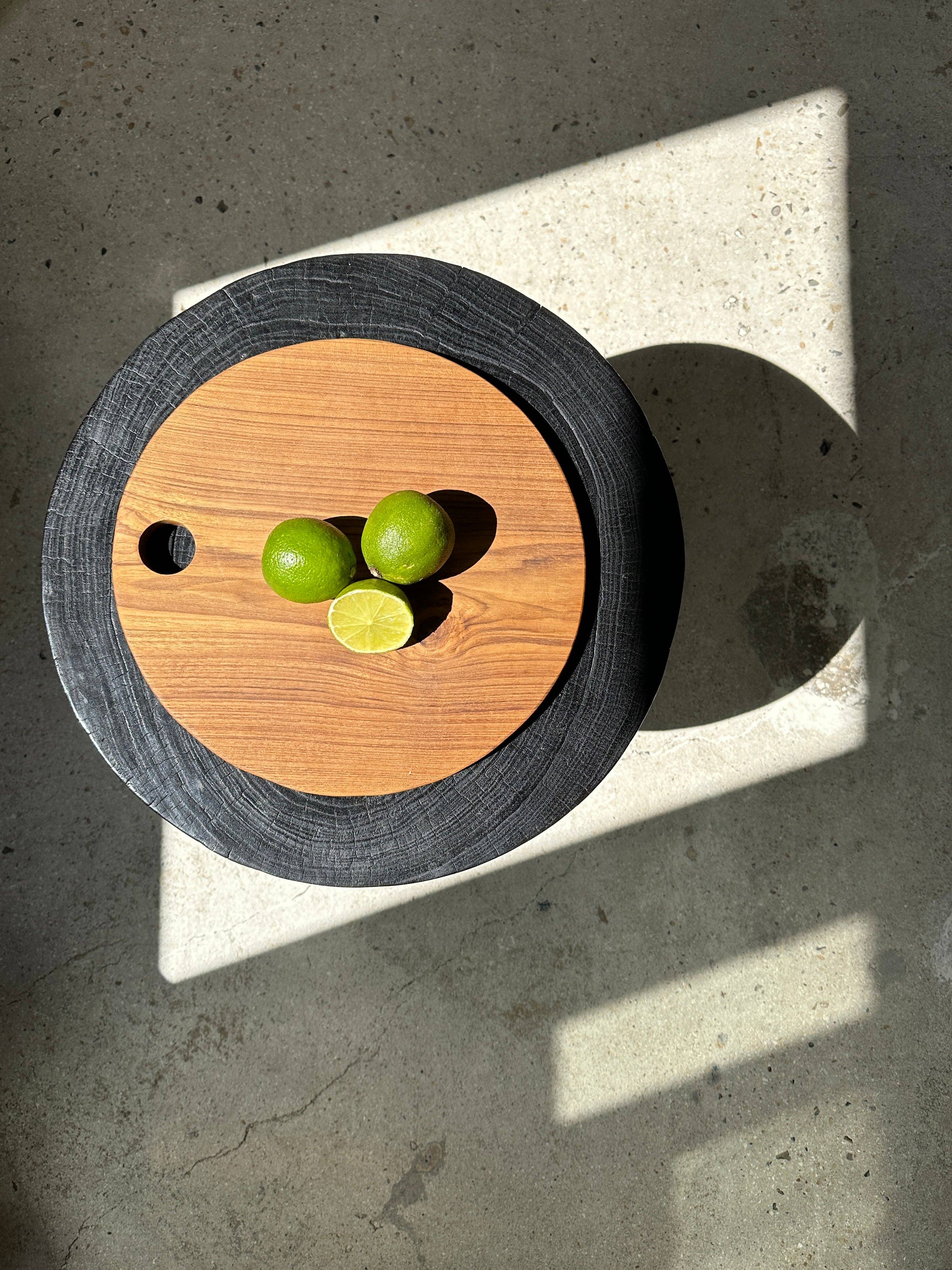 Office Objets – wholesale Skärbräda – Rund skärbräda i urholkad teak D:30106