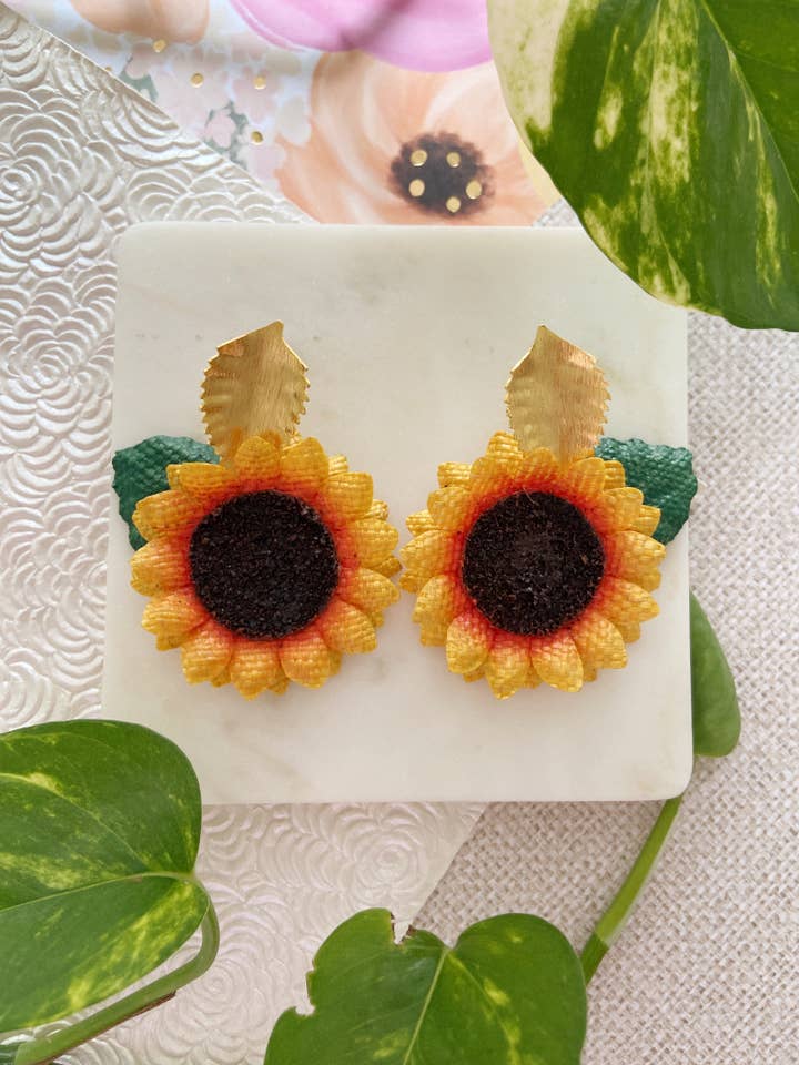 Boucles d'oreilles en fibre naturelle de tournesol écologique pour la vente par Hola! I'm Back