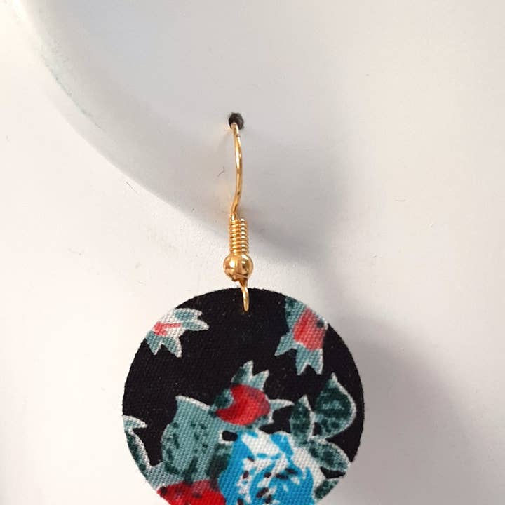 JUL ET FIL – wholesale Hängande örhängen – Liberty tyg blomma örhängen, gyllene krokar3