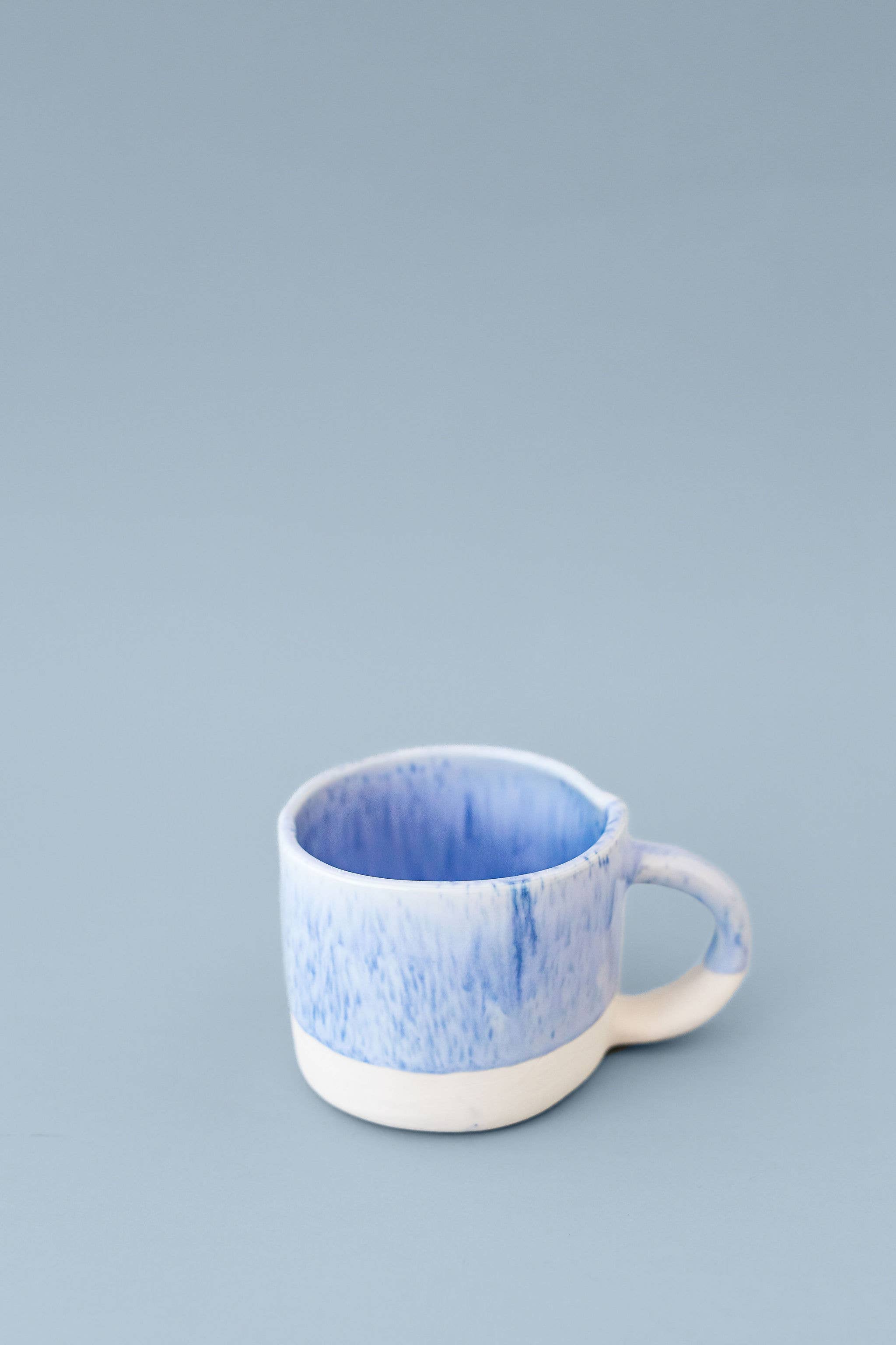 Rosa Porcelænskrus med blåt glasur for engroshandel på Faire1