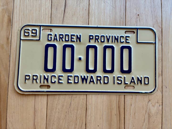Plaque d'immatriculation échantillon de l'Île-du-Prince-Édouard 1969 pour la vente par RusticPlates