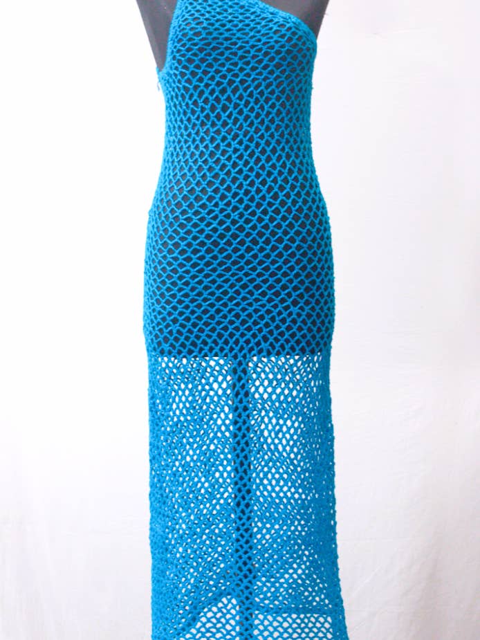 Robe crotchet bleue à une épaule pour la vente par Chogaa NYC