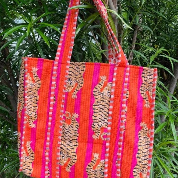 Sac fourre-tout à imprimé Tiger Block Shopping en coton fait main indien et autres tendances Résultats pour peinture good home en vente B2B. Retours gratuits et paiement à 60 jours sur Faire sur Faire.