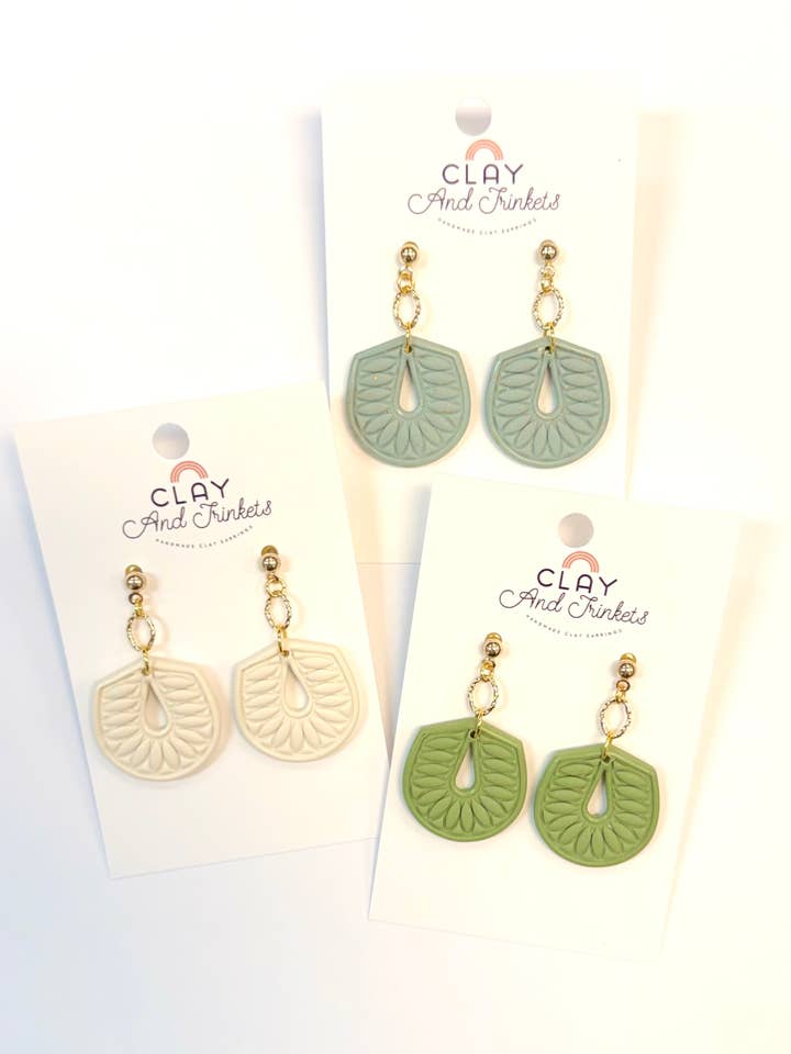 Boucle d'oreille pendante Aura / 3 options pour la vente par Clay and Trinkets