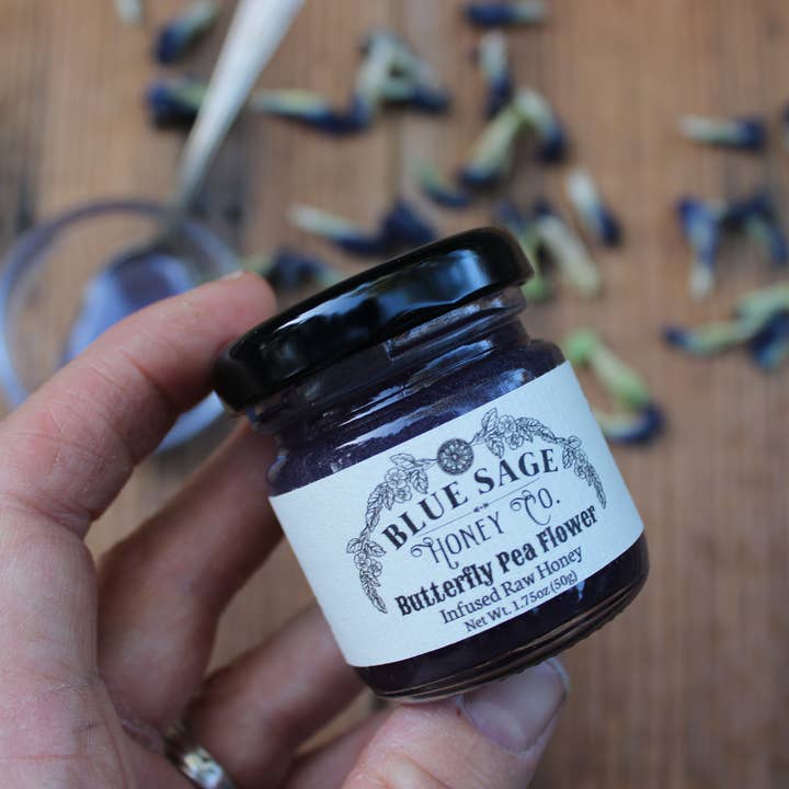 Blue Sage Honey Co. – Großhandel Honig – Roher Honig mit Schmetterlingserbsenblüten, blaue Schmetterlingserbse