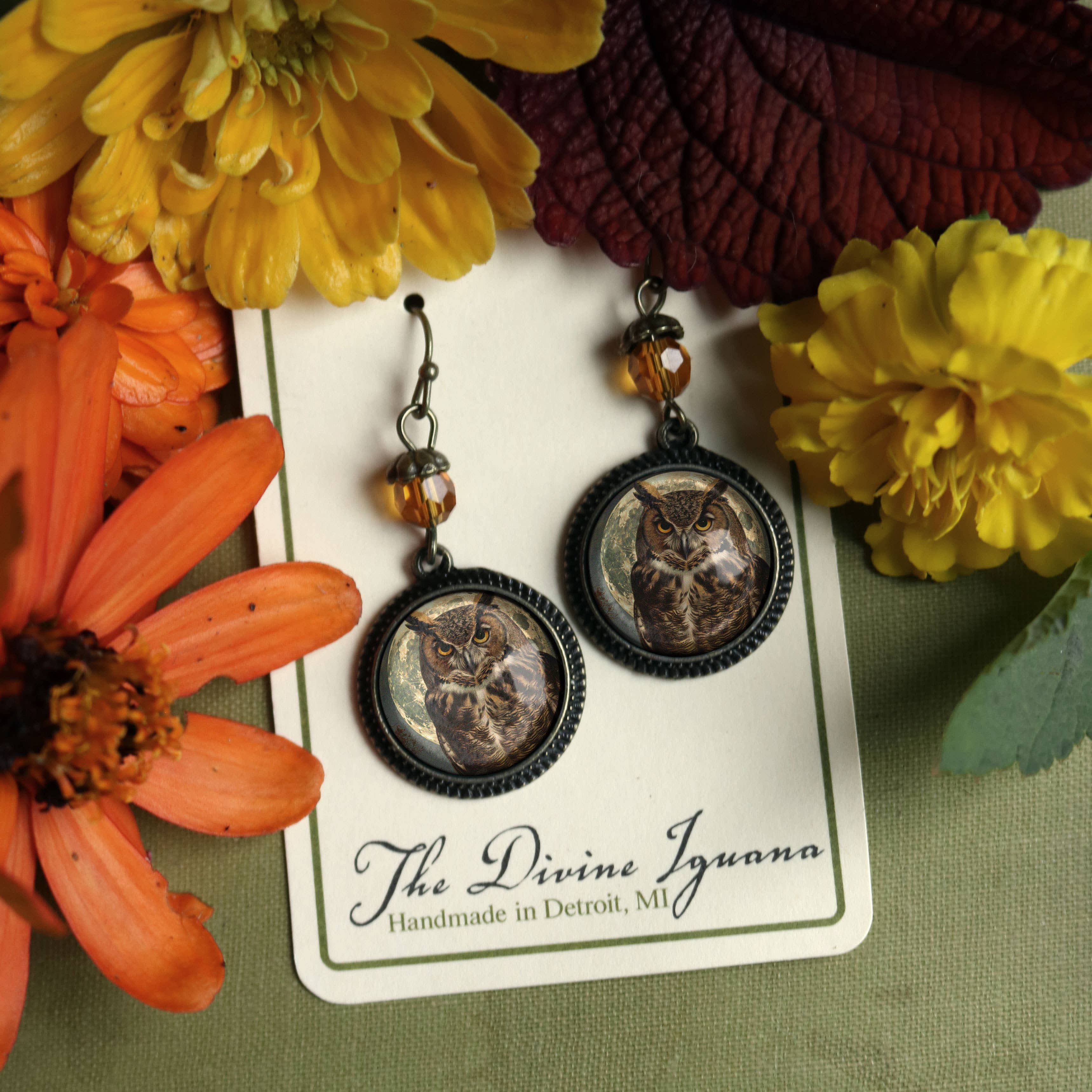 The Divine Iguana - Vente Boucles d'oreilles pendantes - Boucles d'oreilles cabochon en bronze et verre Victorian Owl 1