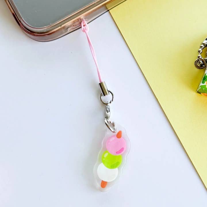 Porte-clés/Charme de Téléphone/Sac en Acrylique Dango avec Époxy pour la vente par PekoPuff