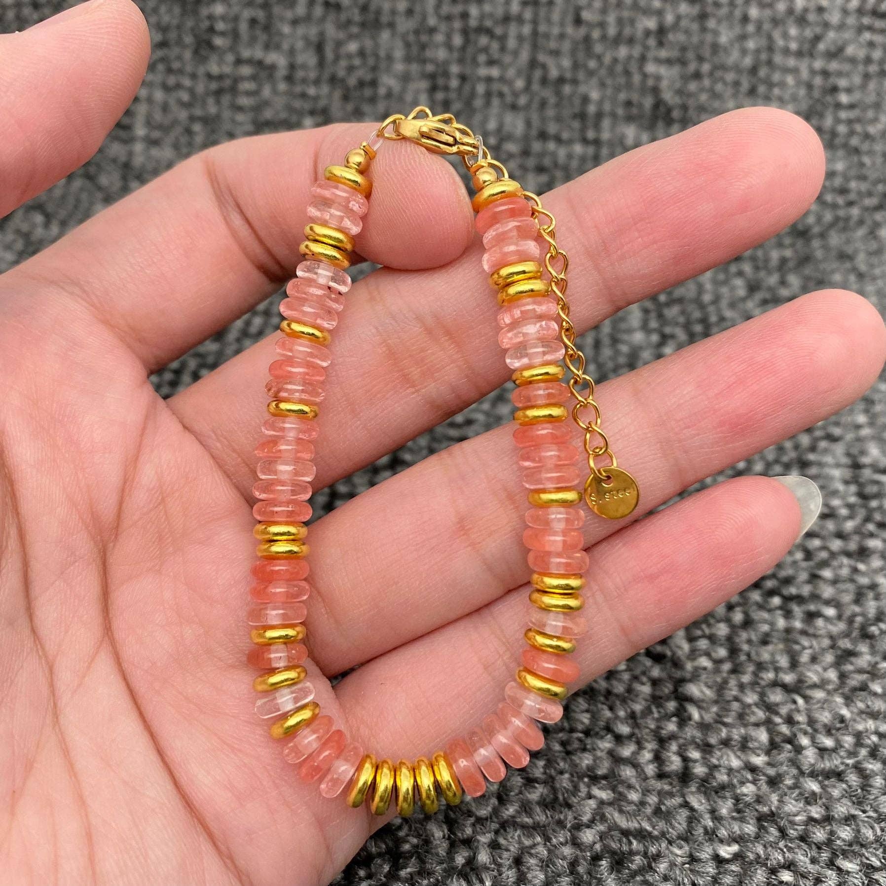 Mio Queena – Großhandel Perlenarmband – Armbänder mit Stein und 18K vergoldeten Edelstahlperlen - FGS/CS1