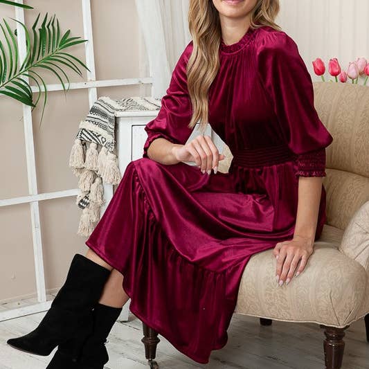 Robe midi en velours à manches trois-quarts pour la vente par Reborn J