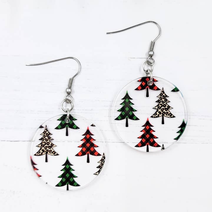 Orecchini pendenti rotondi in acrilico con alberi plaid per la vendita all'ingrosso da parte di The Purple Chickadee