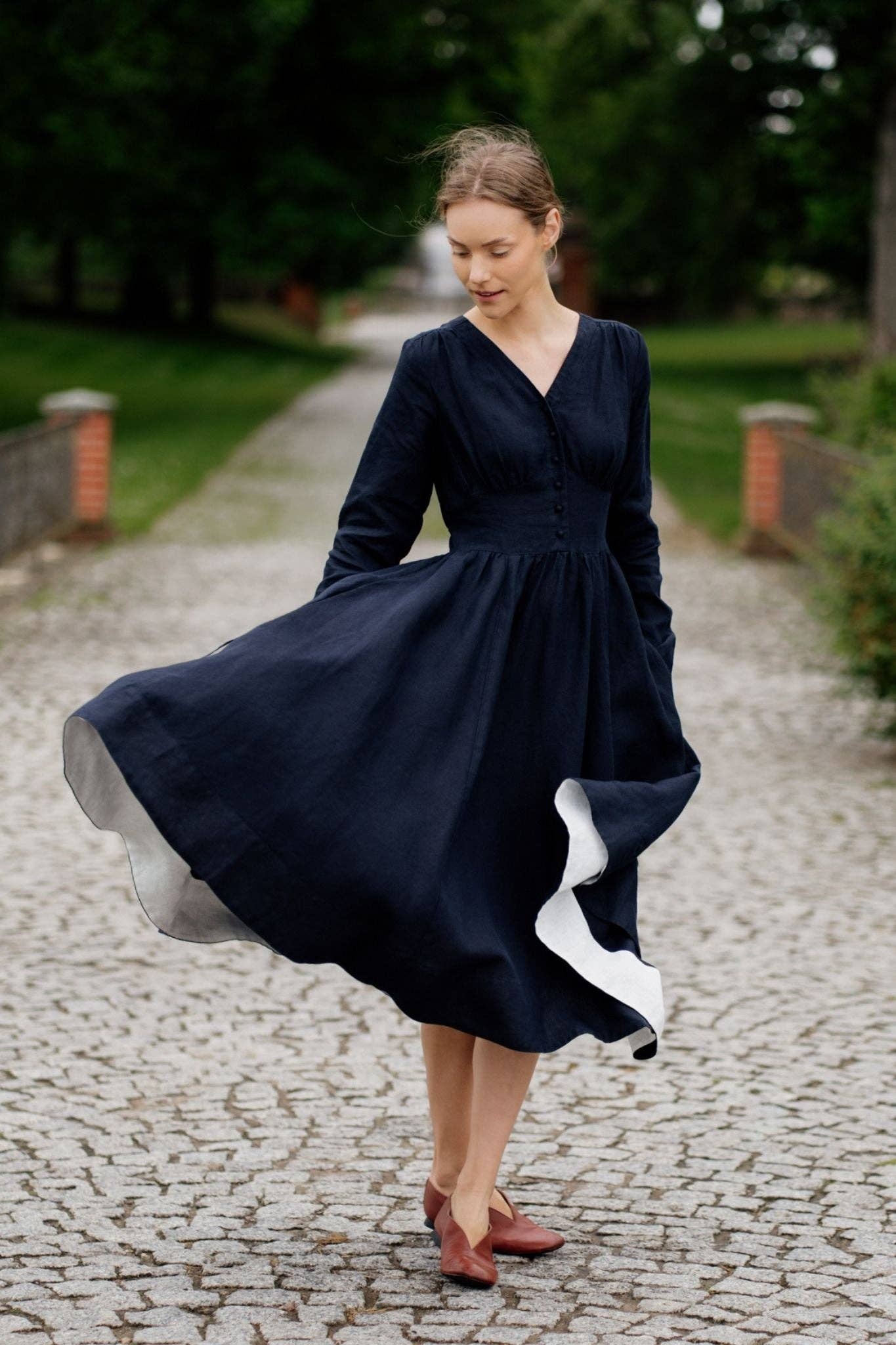 Son de Flor – Großhandel Kleid – Damen – Diane – Leinen-Midikleid mit V-Ausschnitt0
