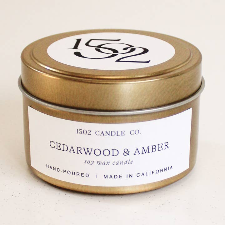 Bougie de voyage en bois de cèdre et ambre pour la vente par 1502 Candle Co.