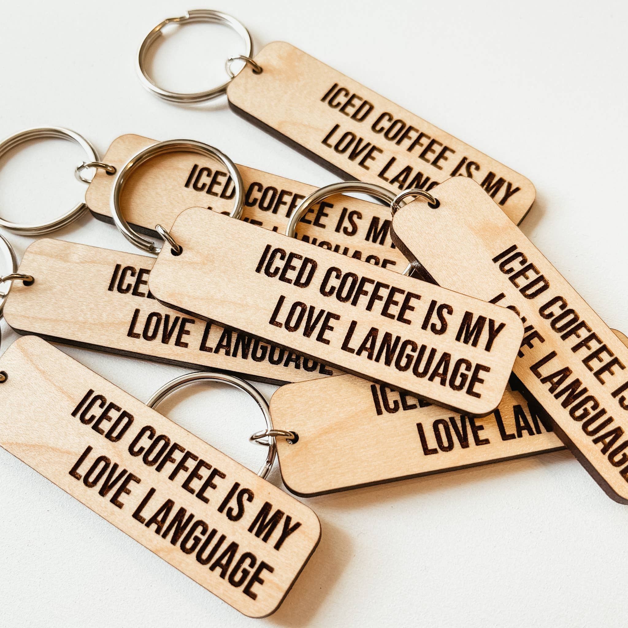Knotty Design Co. - Vente Porte-clés – unisexe - Porte-clés en bois Iced Coffee Is My Love1