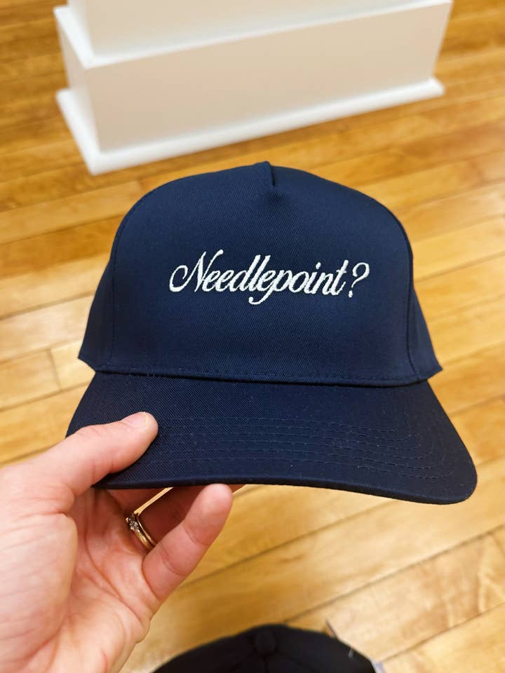 Chapeau en point de croix ! pour la vente par La Fête Goods