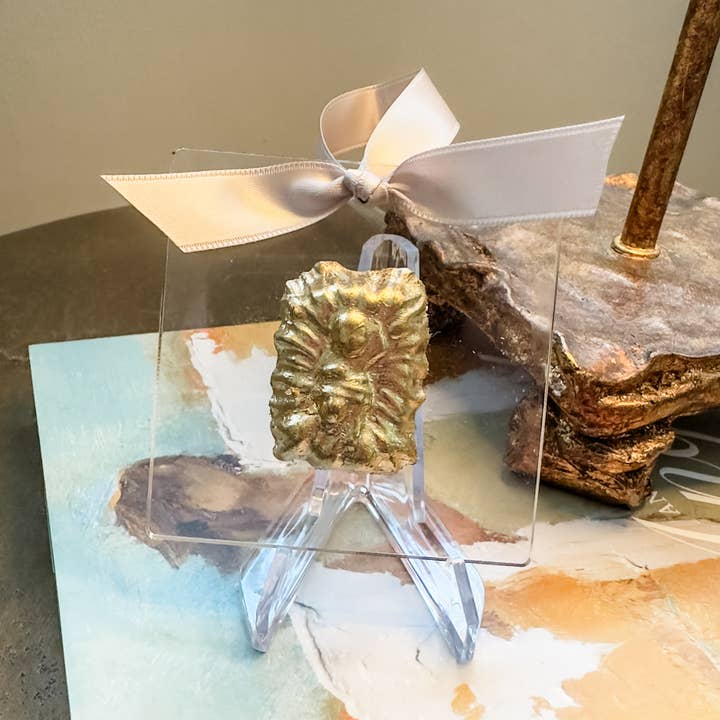 Ornement - Jésus en or dans la crèche sur acrylique pour la vente par Sidebar Designs