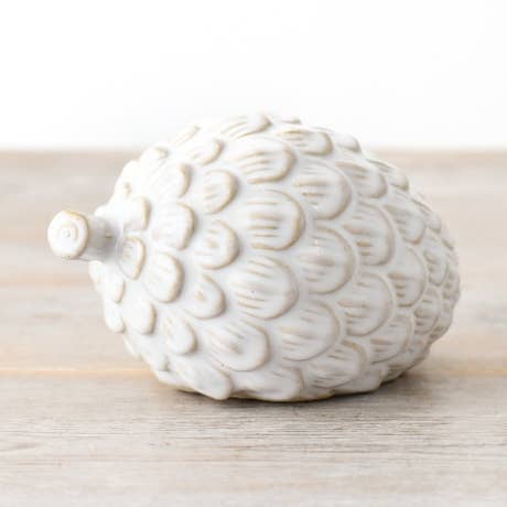Pomme de pin en céramique, 11 cm pour la vente par Gainsborough Giftware x Portland Living