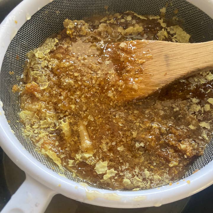 Honeybee Herbs - Wholesale Honey - Raw Unfiltered Honey3